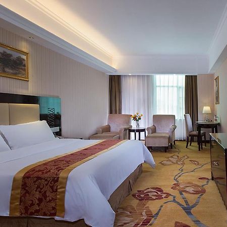 Vienna Hotel Baoan Liutang Xin'an  Exterior photo