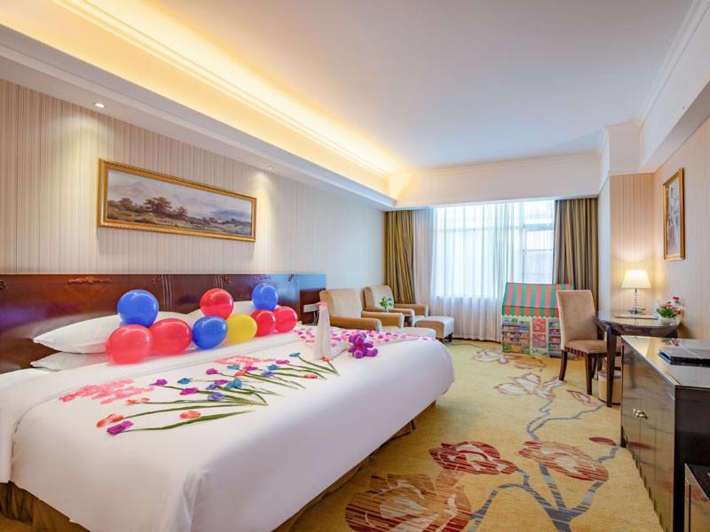 Vienna Hotel Baoan Liutang Xin'an  Exterior photo